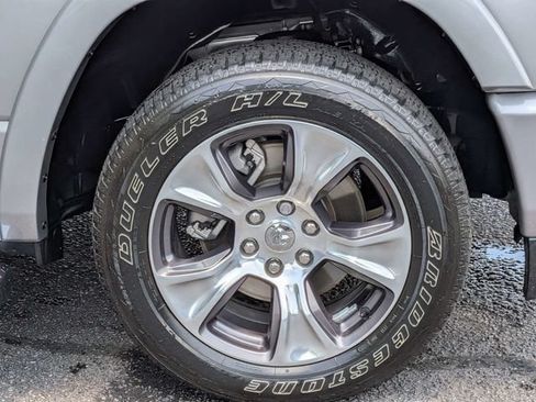 Used 2022 RAM 1500 Laramie AWD/4WD image 11