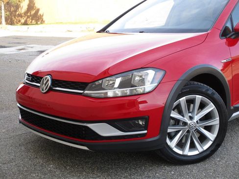 Used 2018 Volkswagen Golf Alltrack SE image 53