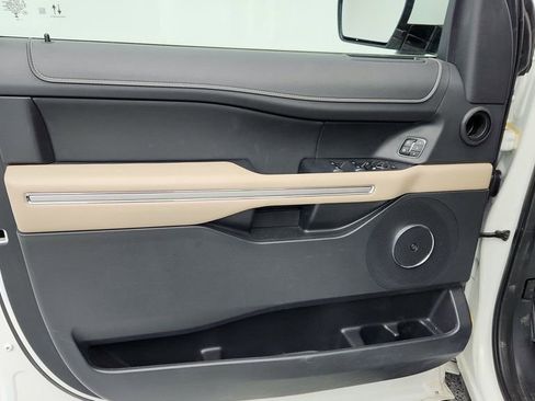 Used 2023 Ford Expedition Limited image 11