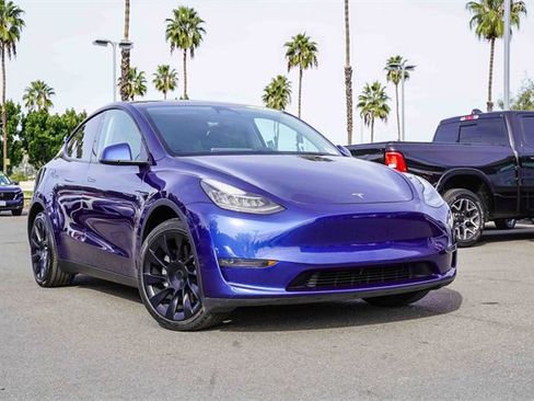 Used 2023 Tesla Model Y Long Range image 2