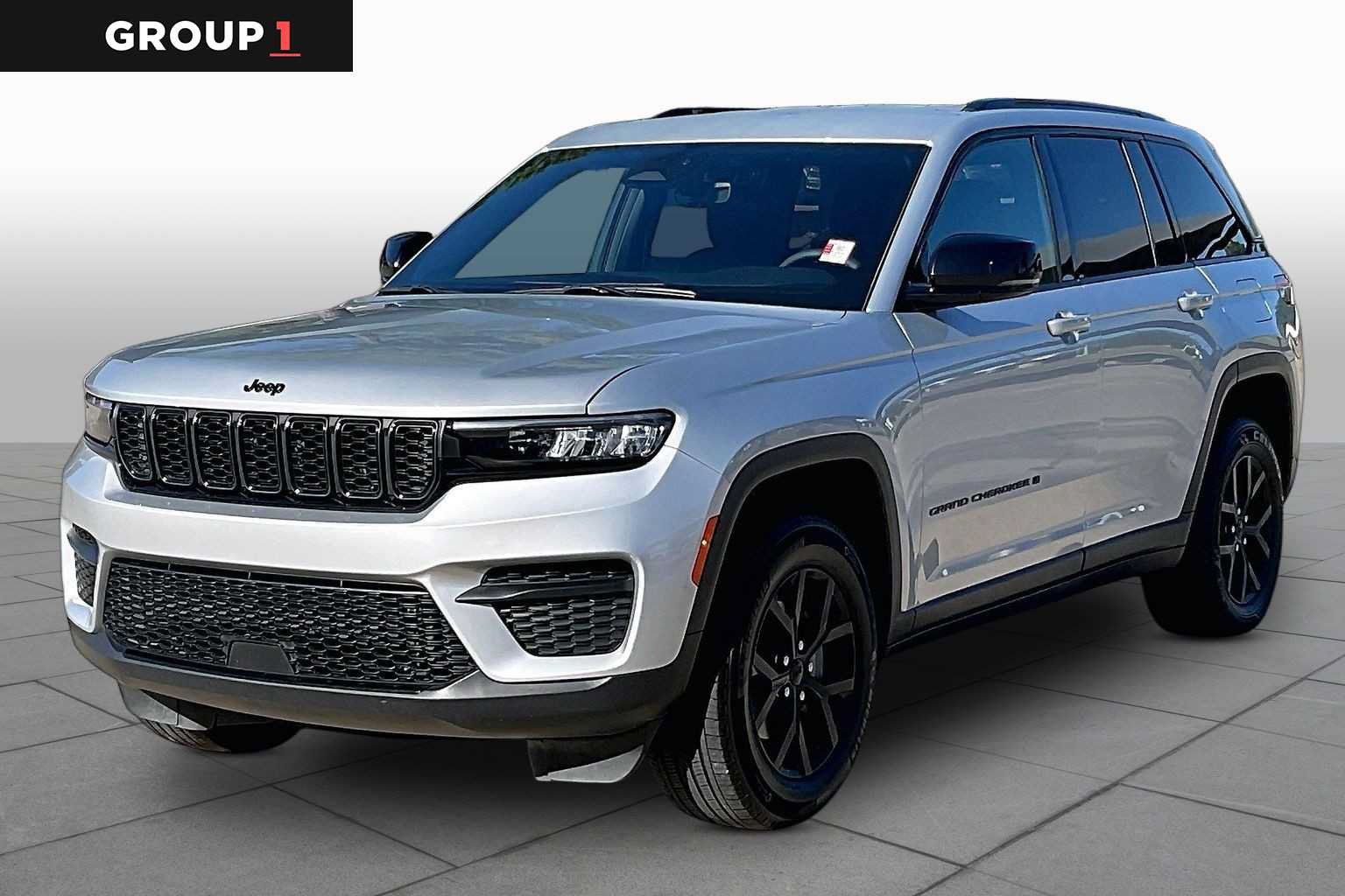 Used 2025 Jeep Grand Cherokee Altitude AWD/4WD image 1