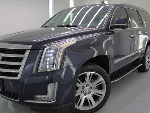 Used 2018 Cadillac Escalade Luxury image 13