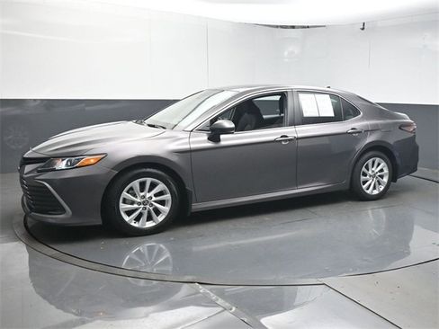 Used 2024 Toyota Camry LE image 4