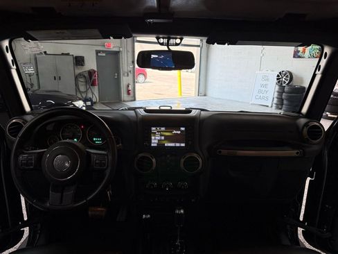 Used 2017 Jeep Wrangler Unlimited Sahara AWD/4WD image 25