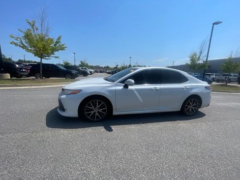 Used 2023 Toyota Camry XLE FWD image 6