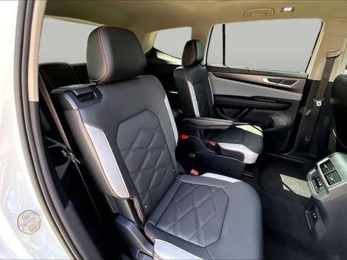 Used 2024 Volkswagen Atlas Peak Edition SEL AWD/4WD image 19