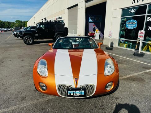 Used 2006 Pontiac Solstice Convertible w/ Premium Package RWD image 3