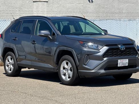 Used 2020 Toyota RAV4 LE AWD/4WD image 7