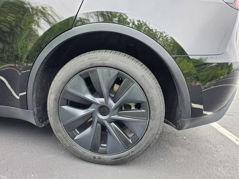 Used 2025 Tesla Model Y Long Range AWD/4WD image 11