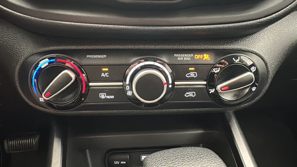 Used 2025 Kia Soul LX w/ LX Technology Package FWD image 20