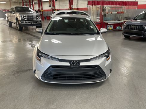 Used 2024 Toyota Corolla LE w/ LE Convenience Package FWD image 3