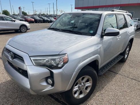 Used 2020 Toyota 4Runner SR5 AWD/4WD image 4