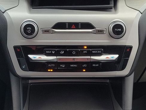 Used 2024 Ford Explorer XLT w/ Equipment Group 202A image 20