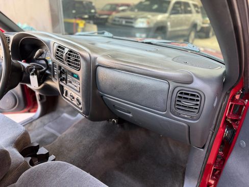 Used 1999 Chevrolet S10 Pickup LS w/ Preferred Equipment Group image 16