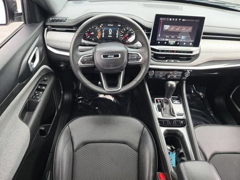 Certified 2024 Jeep Compass Latitude AWD/4WD image 4