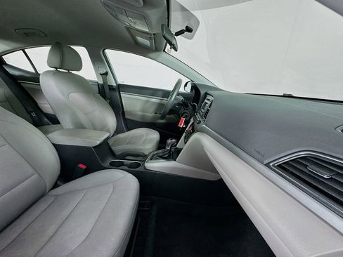 Used 2017 Hyundai Elantra SE image 31
