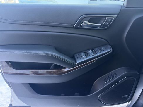 Used 2018 Chevrolet Suburban LT image 8