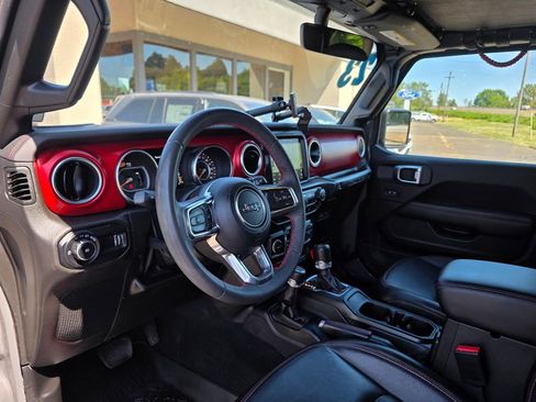 Used 2023 Jeep Wrangler Unlimited Rubicon AWD/4WD image 9