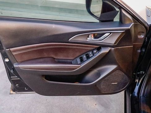 Used 2018 MAZDA MAZDA3 Grand Touring w/ Premium Equipment Package image 22