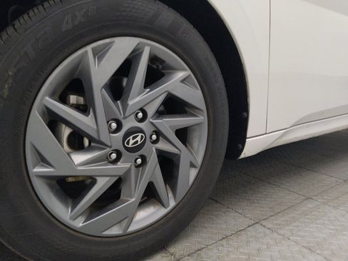 Used 2024 Hyundai Elantra SEL FWD image 31