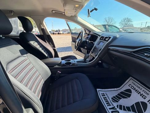 Used 2014 Ford Fusion SE w/ Equipment Group 201A image 10