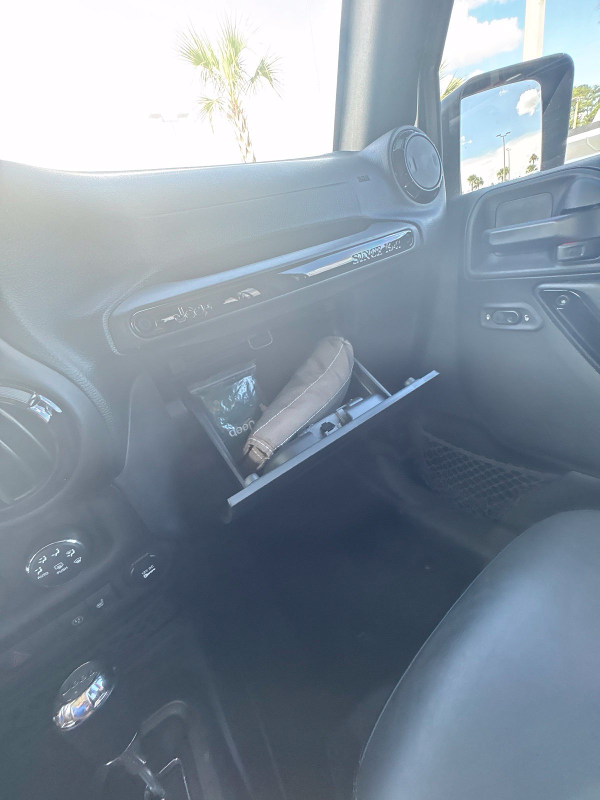 Used 2017 Jeep Wrangler Unlimited Sahara AWD/4WD image 35