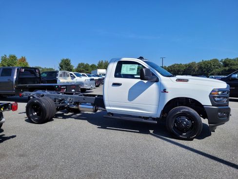 New 2025 RAM 3500 Tradesman image 10