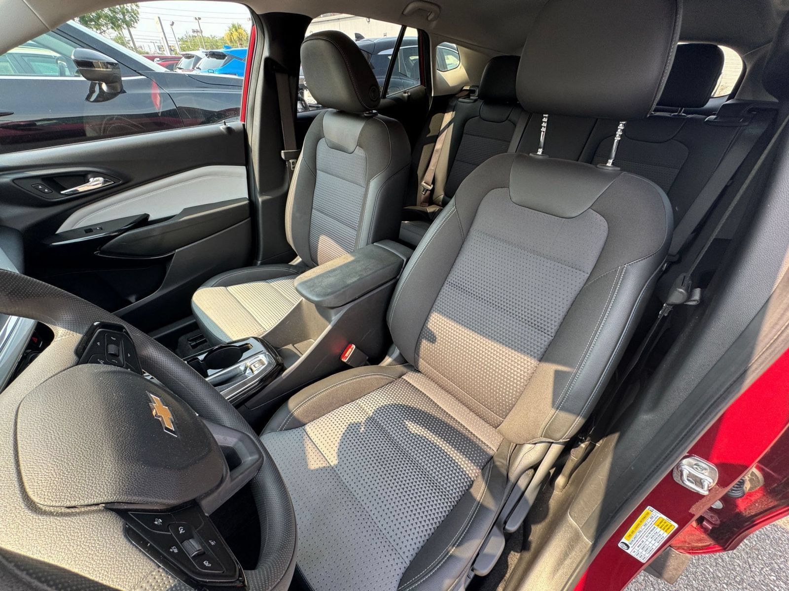 Used 2025 Chevrolet Trax LT FWD image 34