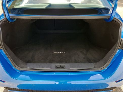 Used 2025 Nissan Sentra SV image 7