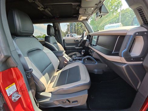 Used 2022 Ford Bronco Wildtrak image 8