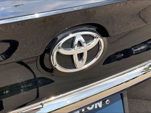 Used 2017 Toyota Camry SE w/ Moonroof Package FWD image 8