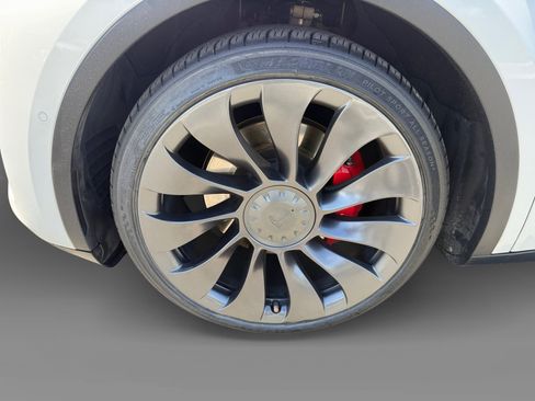 Used 2022 Tesla Model Y Performance AWD/4WD image 9