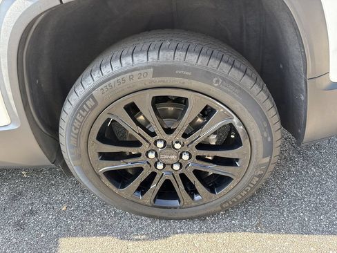Used 2023 GMC Acadia SLT w/ Elevation Edition FWD image 19