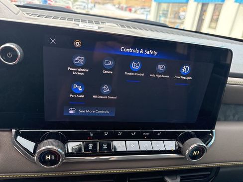 Used 2024 Chevrolet Colorado ZR2 w/ Technology Package image 29