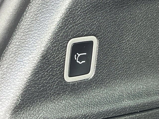 Used 2025 Chrysler Pacifica Select FWD image 13