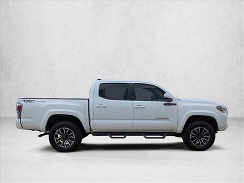 Used 2022 Toyota Tacoma TRD Sport w/ Technology Package image 4