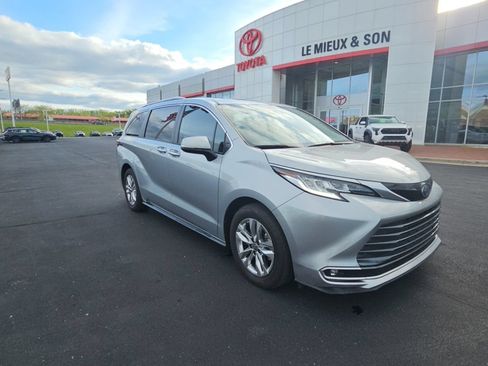 Certified 2023 Toyota Sienna Limited FWD image 1