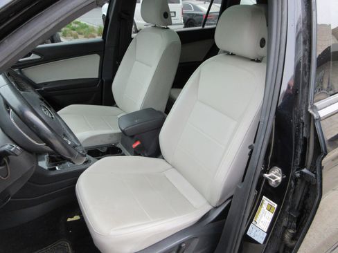 Used 2020 Volkswagen Tiguan SE R-Line image 22