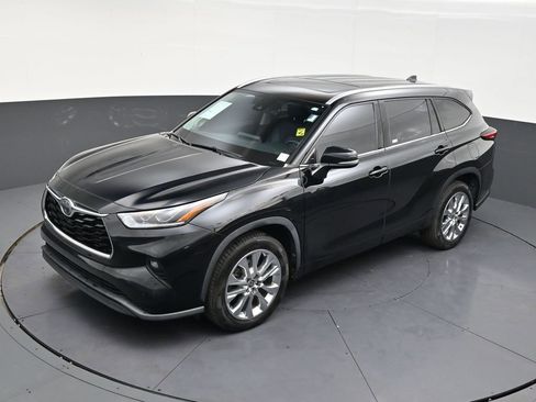 Used 2020 Toyota Highlander Limited image 13