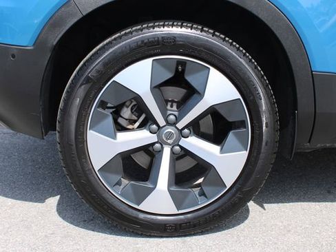 Used 2025 Volvo XC40 B5 Plus image 37