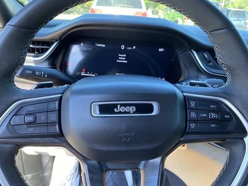 Used 2023 Jeep Grand Cherokee L Limited w/ Luxury Tech Group II AWD/4WD image 13