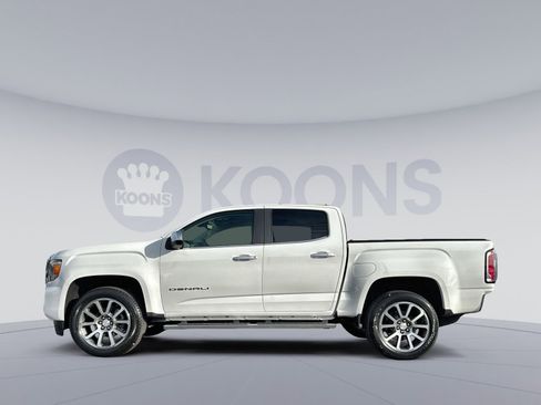 Used 2022 GMC Canyon Denali image 2
