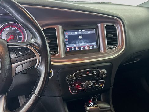 Used 2019 Dodge Charger SXT w/ Leather Interior Group image 18
