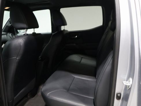 Used 2021 Toyota Tacoma TRD Off-Road image 17