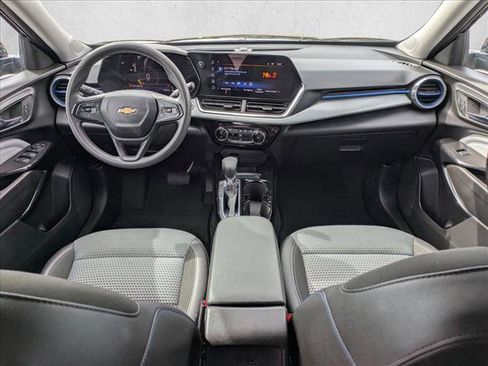 Used 2025 Chevrolet Trax LT image 22