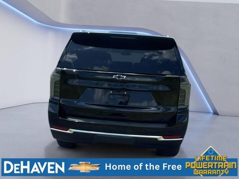 Used 2025 Chevrolet Suburban LT w/ Comfort Package AWD/4WD image 5