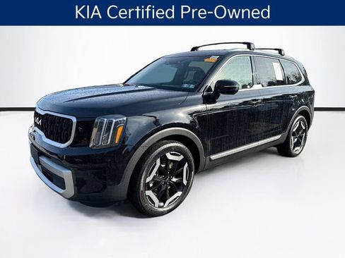 Used 2023 Kia Telluride EX w/ EX Captain's Chair Package image 3