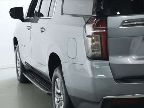 Used 2023 Chevrolet Suburban LT image 43