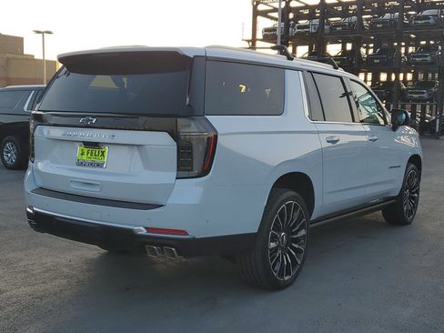 New 2026 Chevrolet Suburban High Country image 3