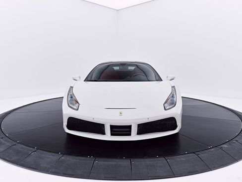 Used 2018 Ferrari 488 GTB RWD image 22